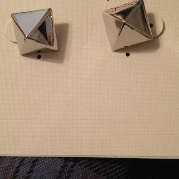 Stud silver earrings