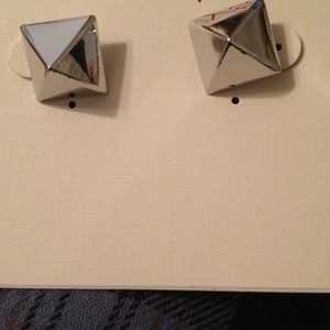 Stud silver earrings