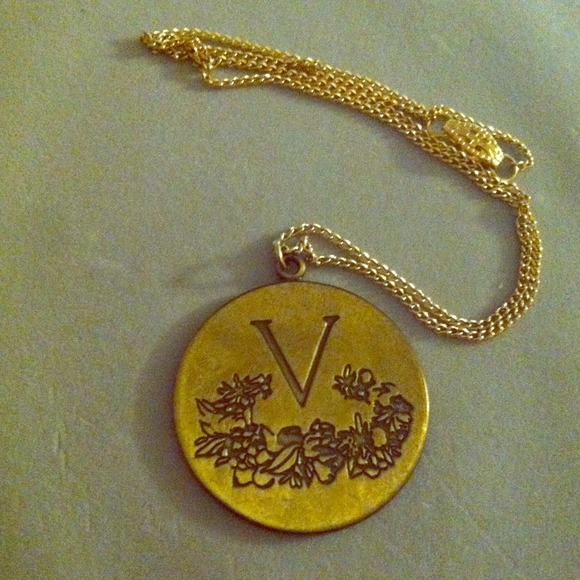 Simple V gold necklace