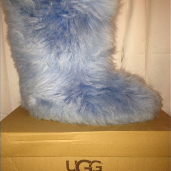 Light blue authentic UGG Fluff Mommas! Very Rare