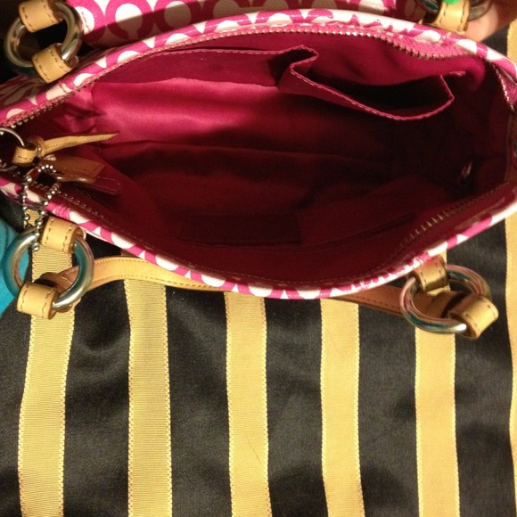 Authentic coach purse - Picture 3 of 4