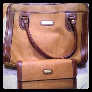 Authentic Liz Claiborne purse and wallet set NWT