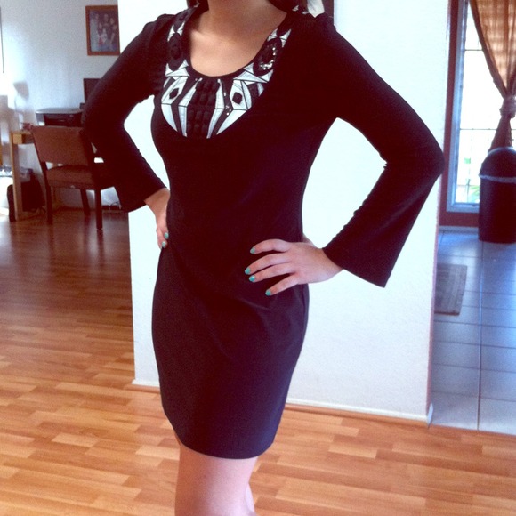 ✨white house black market dress