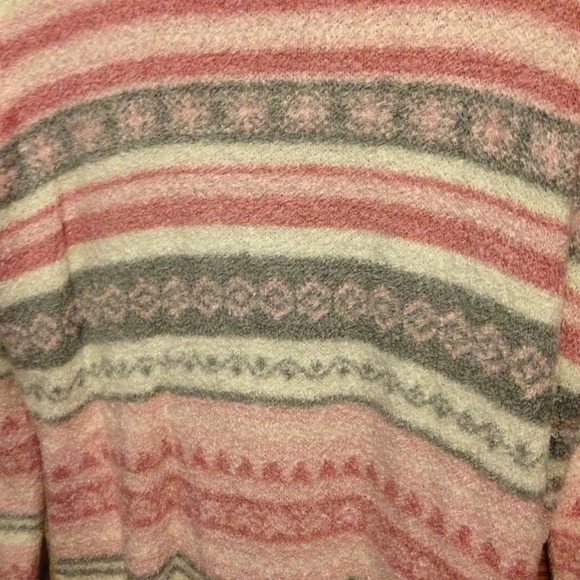 Pink patterned sweater - Picture 2 of 2