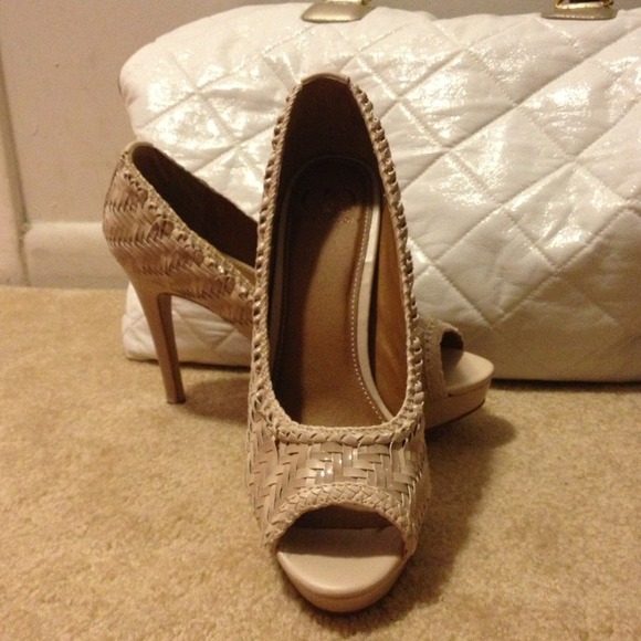 NWOT Kelsi Dagger heels. Never worn - Picture 2 of 4