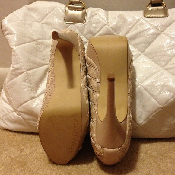 NWOT Kelsi Dagger heels. Never worn - Picture 4 of 4