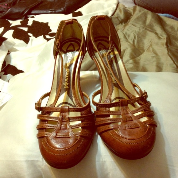 Kitten heels