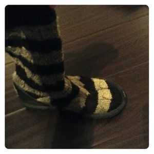 Here are more pics of the UGG boots im selling!!