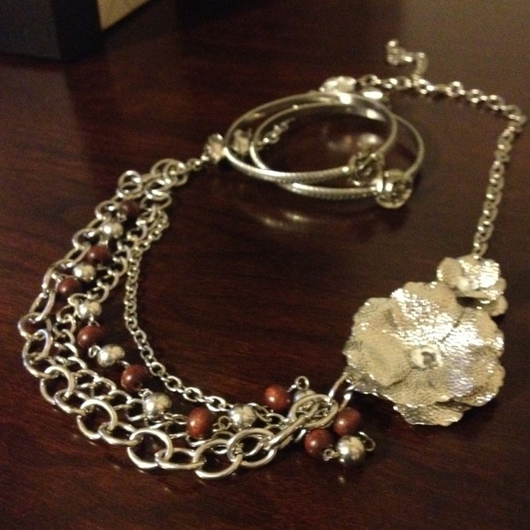 Flower necklace and 2 flower bracelets