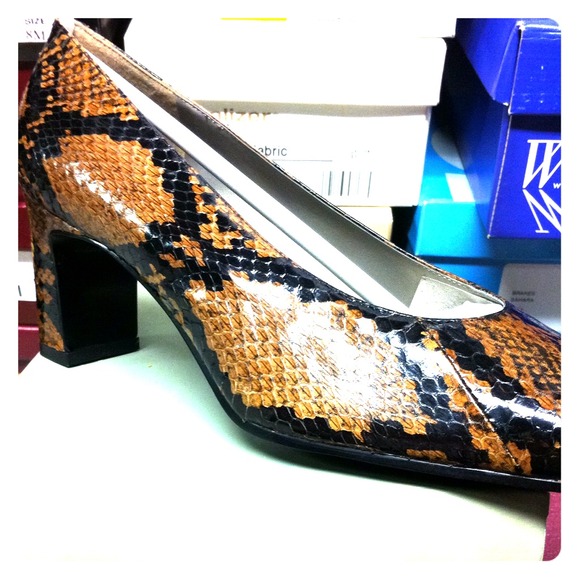 Tan Snake Heels / Bandolino