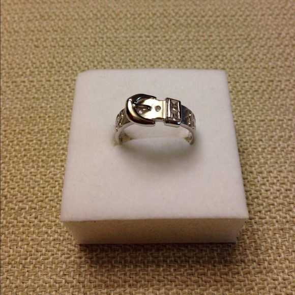 . Jewelry - 0.2ct Buckle Ring