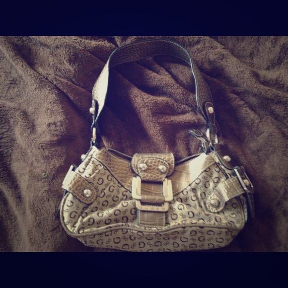 🌟PRICE REDUCTION🌟Guess Purse