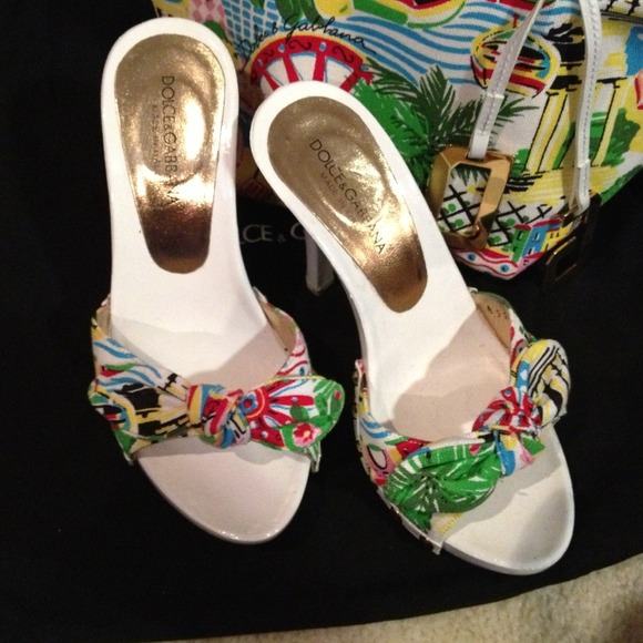 D&G slides - Picture 1 of 4