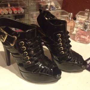 ✋RESERVED Black heels