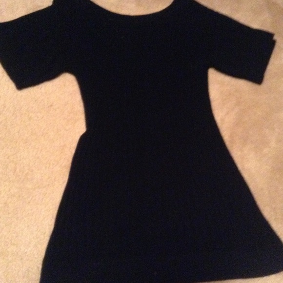 ⛔TRADE⛔ Marciano off the shoulder sweater dress - Picture 1 of 3