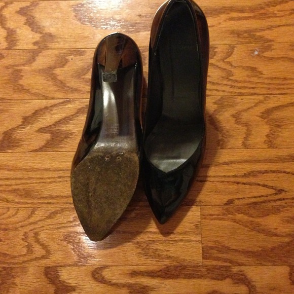 Auth Stuart Weitzman black patent leather heels! - Picture 2 of 4