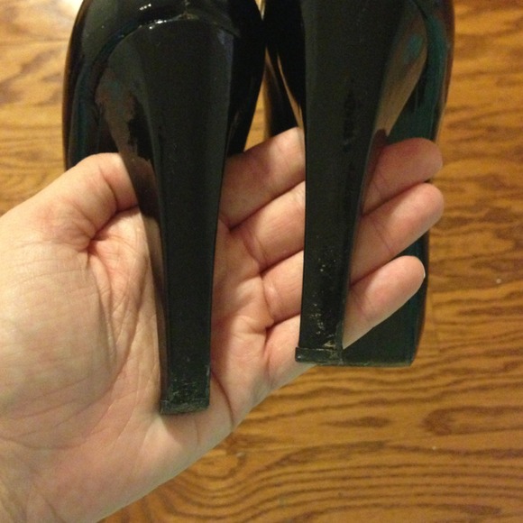 Auth Stuart Weitzman black patent leather heels! - Picture 4 of 4