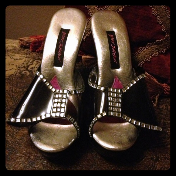 ⭐Betsy Johnson black jeweled bow heels/slippers⭐