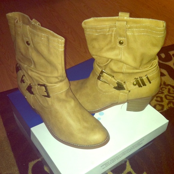 SIZE 10 / BRAND NEW