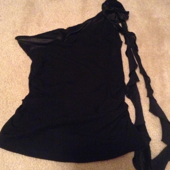 ⭐SOLD⭐Arden B one shoulder top