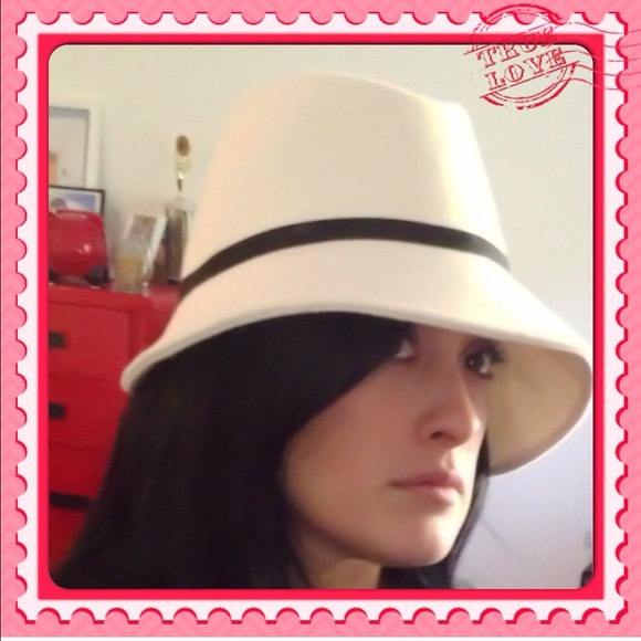 White House black market vintage looking hat