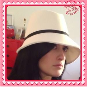 White House black market vintage looking hat