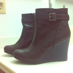 ✨brown wedged boots