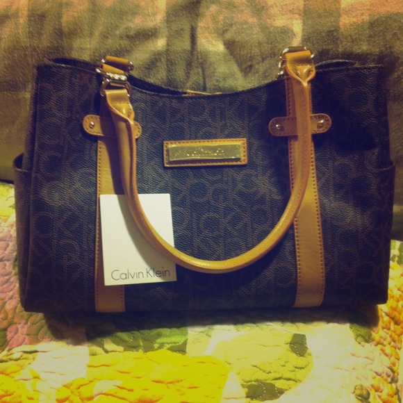 Sold!!! NWT Clavin Klein purse.