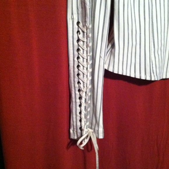 Expeess Blouse with tie ups Black gray and white - Picture 2 of 3