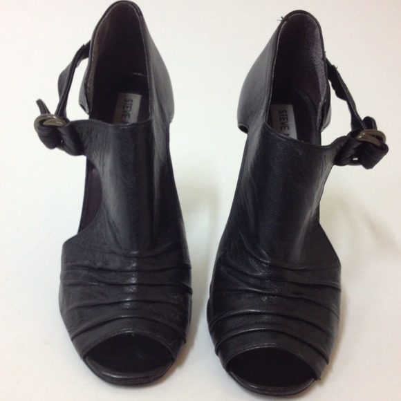 Steve Madden Shoes - Steve Madden Black pumps
