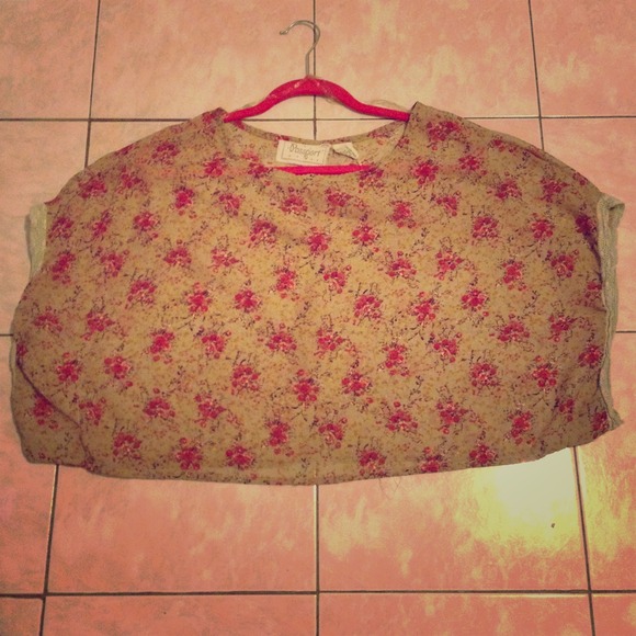 Blossom pattern shirt.