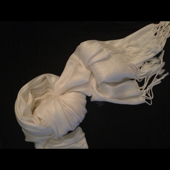Off white rayon scarf - Picture 2 of 2
