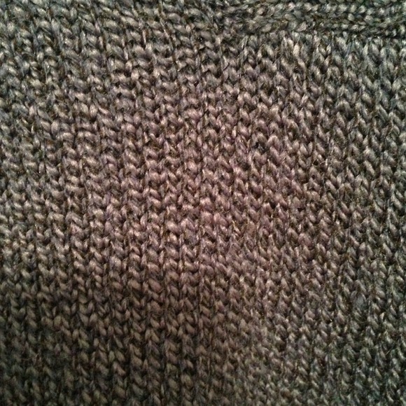 Cozy v neck sweater - Picture 3 of 3