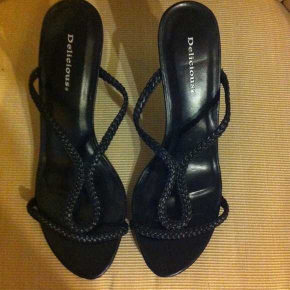 Ladies Leather Look Sandals w/Heel