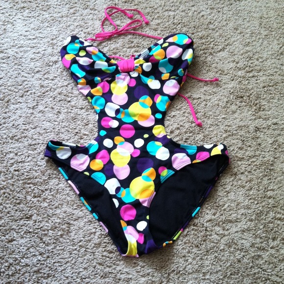 Open back cut out 1 piece bathing suit