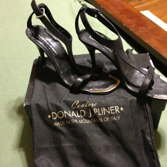 Authentic Donald Pliner sandal