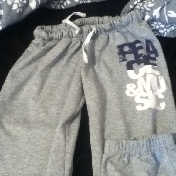 Grey cropped sweatpants