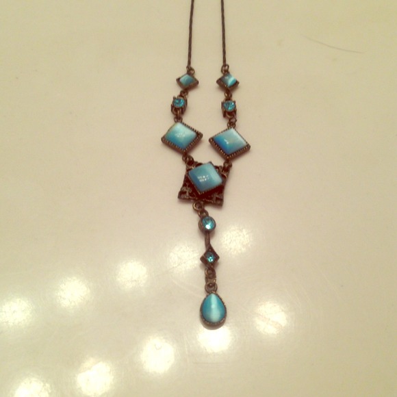 Beautiful blue accents necklace