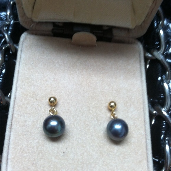 traded.   REDUCED********Black Pearl Earrings - Picture 2 of 4