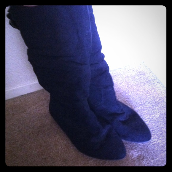 ❌SOLD IN BUNDLE Calf high black boots