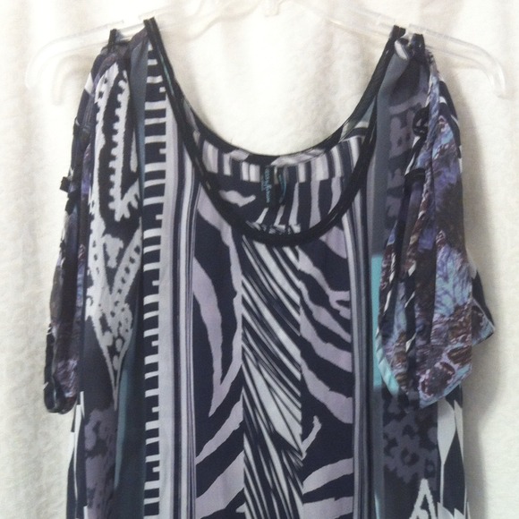 Guess by Marciano cold shoulder Tunic/top