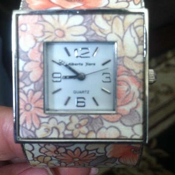 Bracelet watch floral design - Picture 2 of 3
