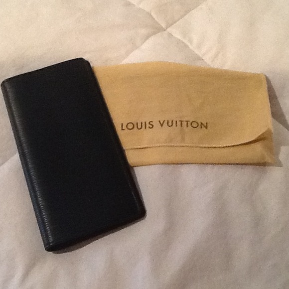 LV Wallet like new SOLD!!!!!!!!!!!!$$ - Picture 1 of 4