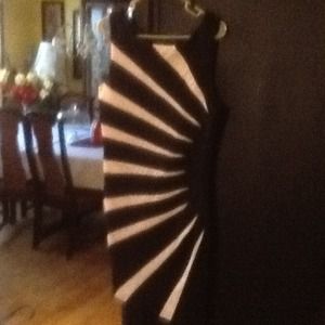 Black&white sleeveless dress
