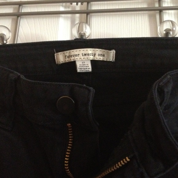 forever 21 size 27 tattered jeans - Picture 2 of 3
