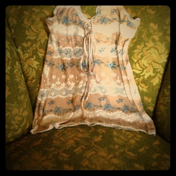 👇Reduced👇 New Tower Floral & Lace Lace-Up Tank,L