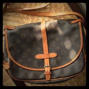 📌SOLD📌 LV and Dooney & Bourke as bundle.