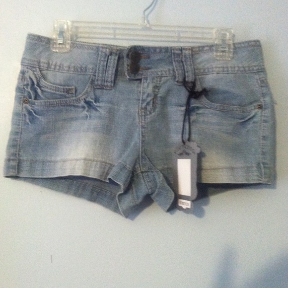 💥SALE💥💥💙NWOT💙  Light Denim Shorts