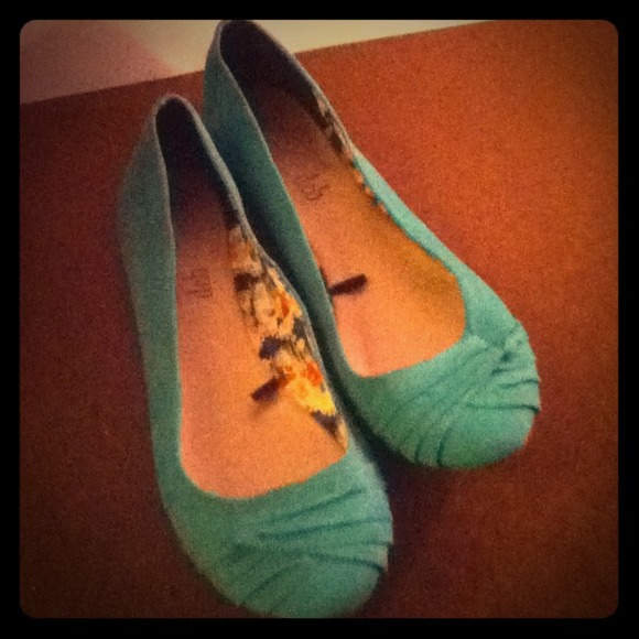 Traded! Soft green flats