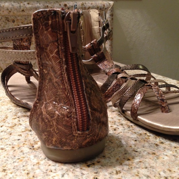 Sandles - Picture 2 of 2